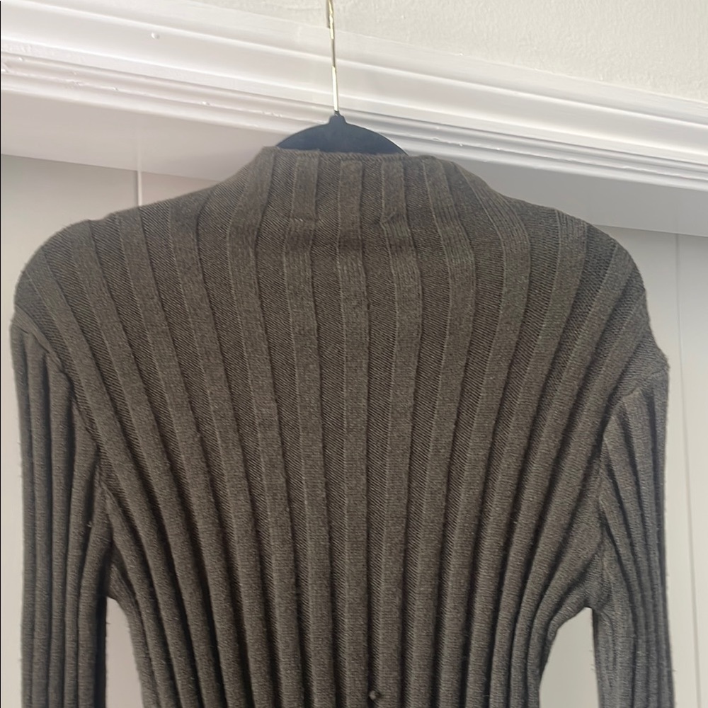 Women’s Ribbed Green Sweater - Picture 5 of 8